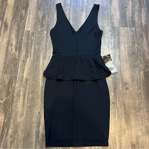 NWT Bebe Peplum Black Low Cut V Neck Short Dress Gold Detail Belt Cocktail S - Picture 13 of 15
